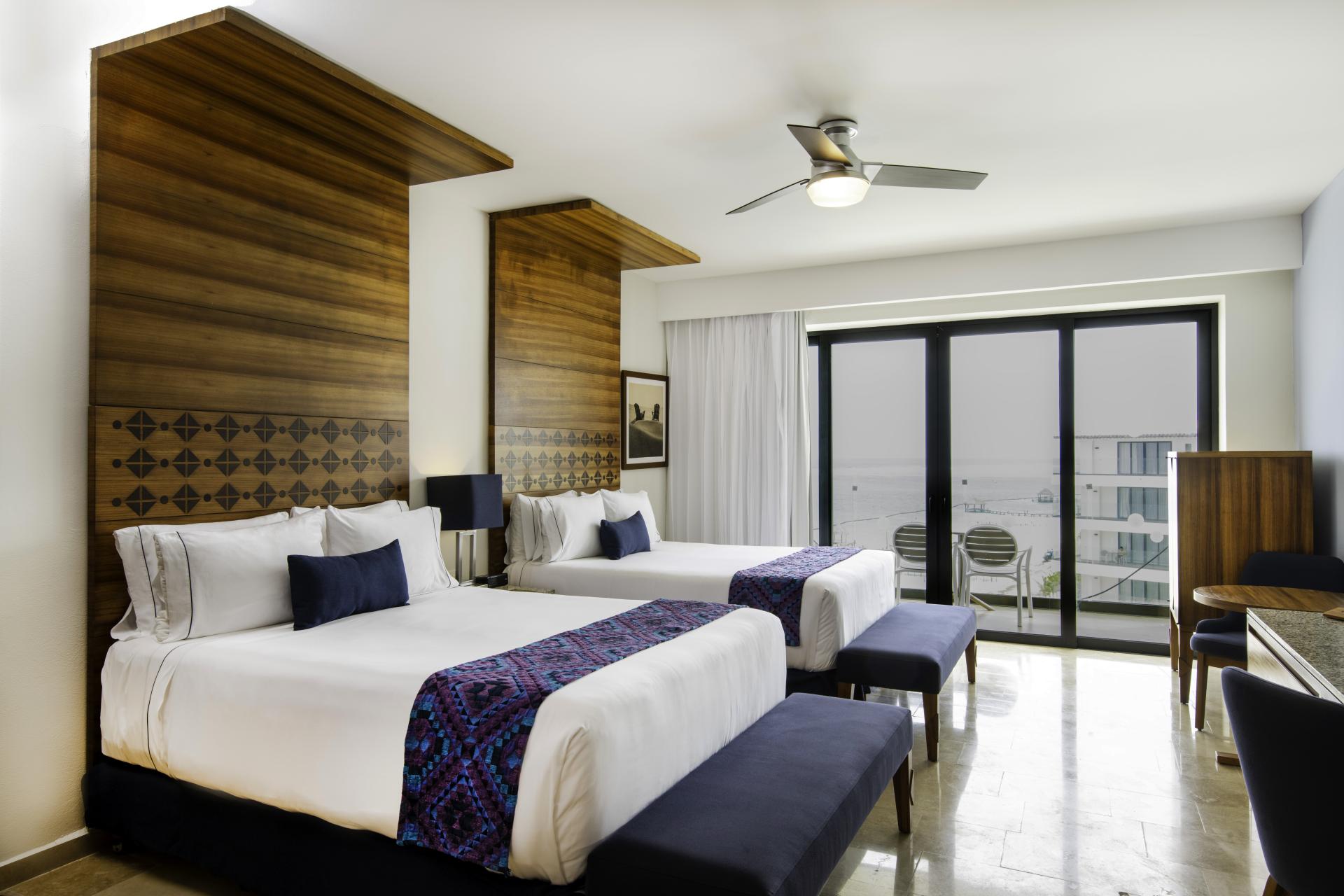 Agatha Queen Room