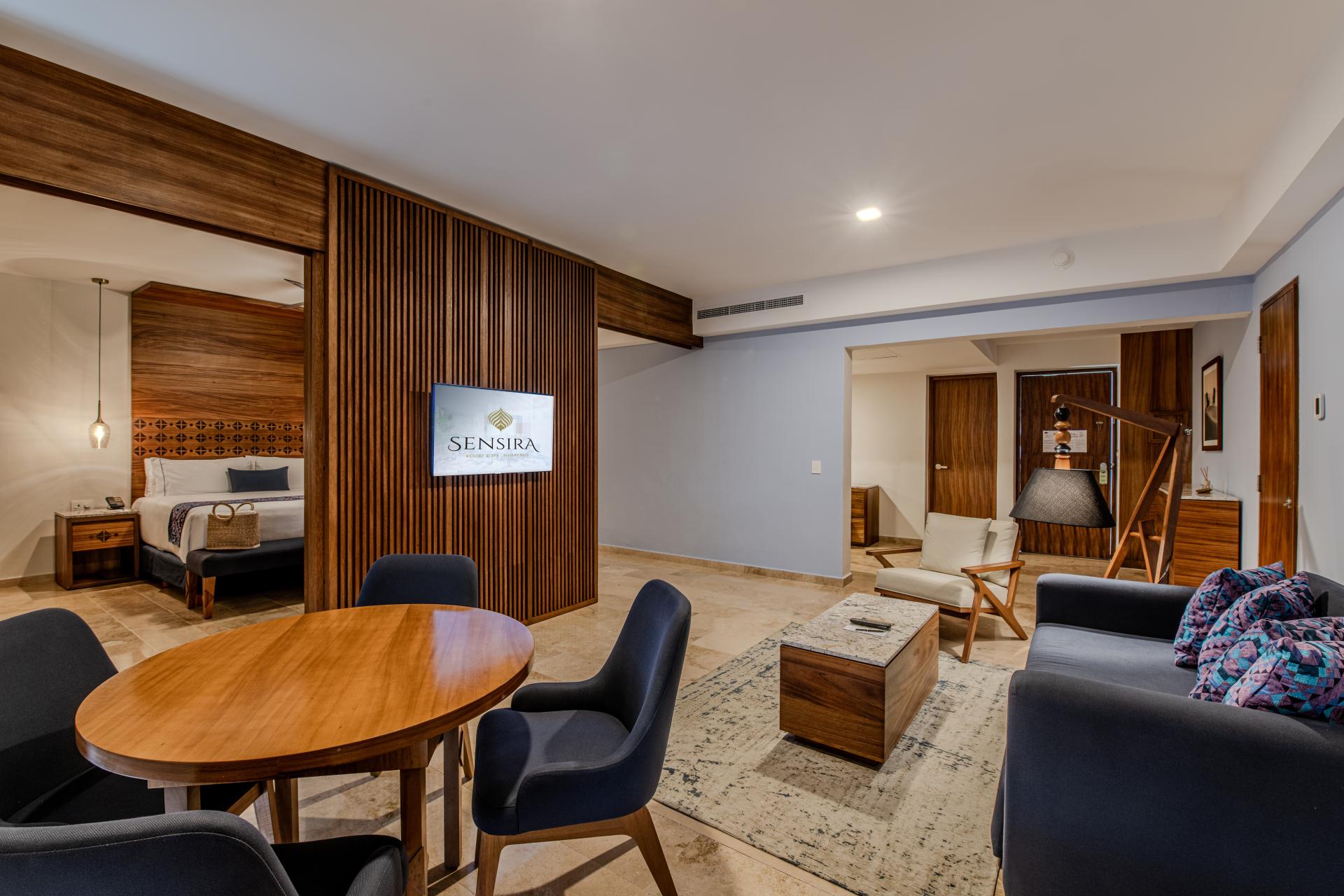 Emerald Suite 4