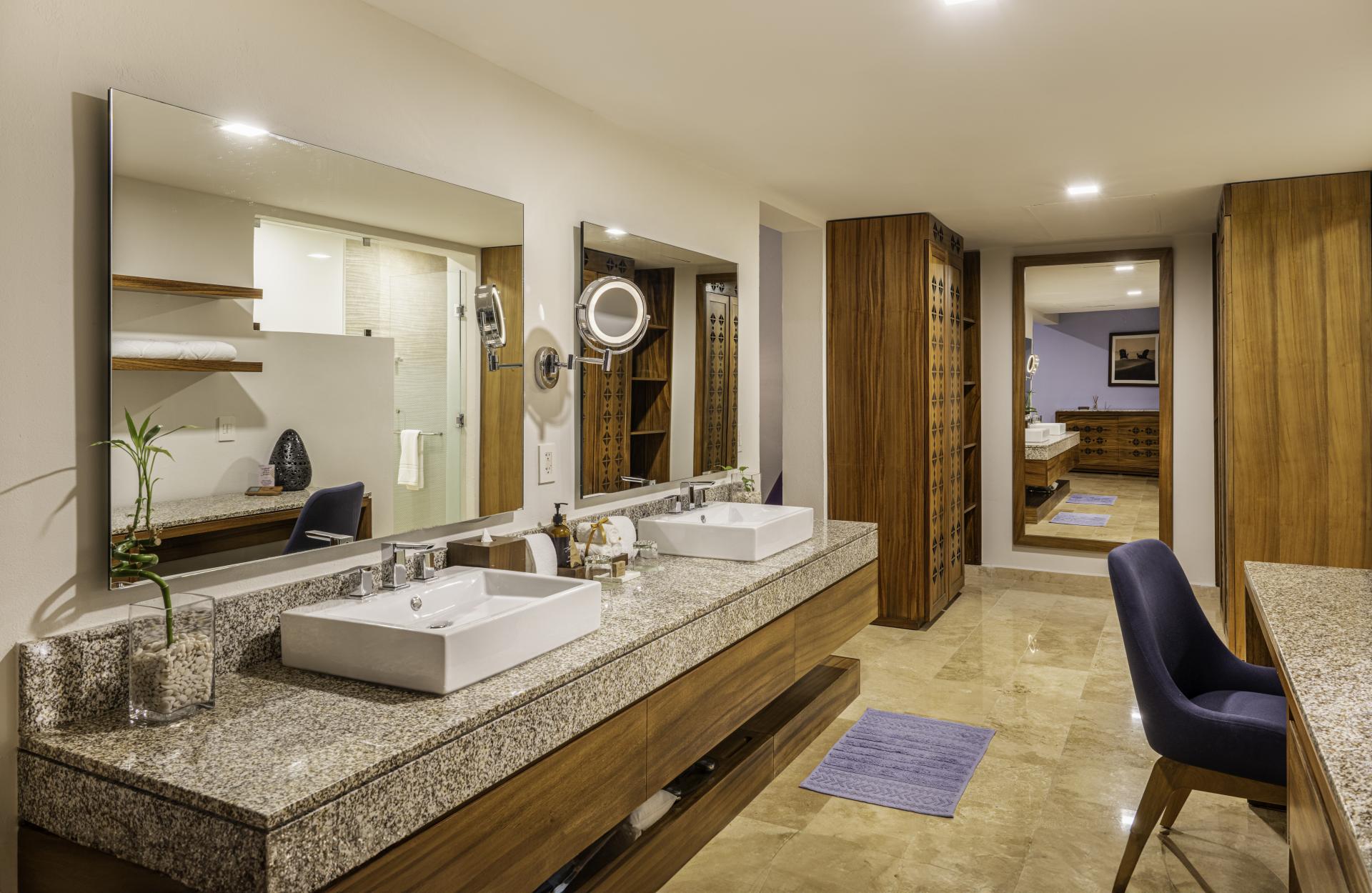 Emerald Suite 6