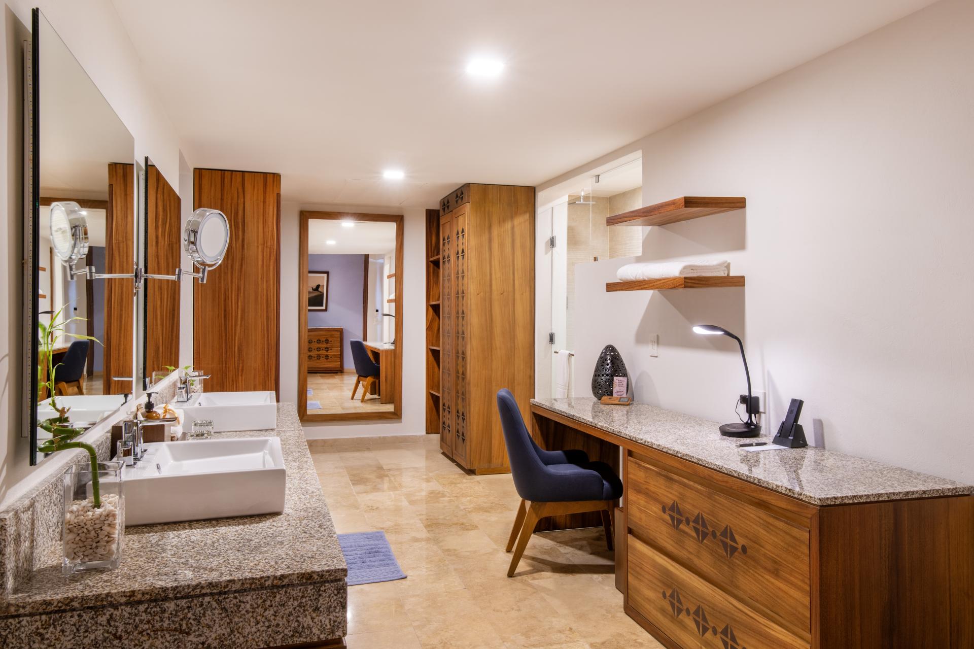 Emerald Suite 7