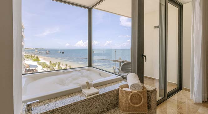 Rooms with whirlpool